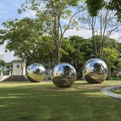 Compact and Lightweight Stainless Steel Hollow Ball for Easy Placement