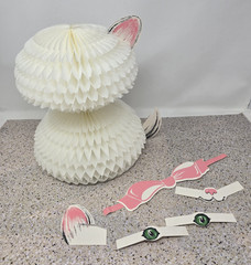 Vintage White Kitty Cat Honeycomb Table Centerpiece