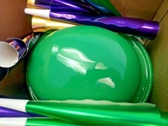 FESTIVE PARTY/EVENT KIT BEADS/HATS/TIARAS/MARDI GRAS (ASSORTMENT FOR 25 PEOPLE)