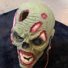 Halloween Large realistic plaster Zombie head, 13″ x 11″,working light,BNWT.
