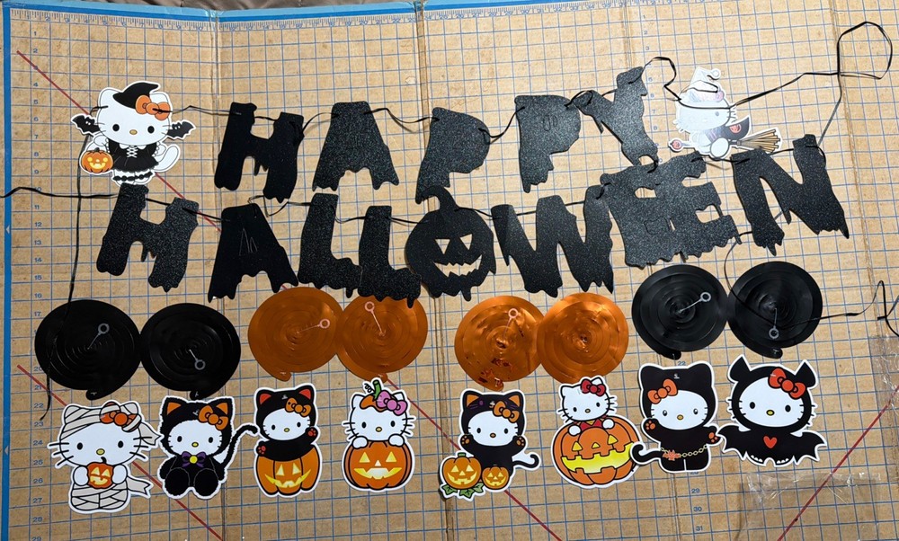 Hello Kitty Happy Halloween Banner 10 Pieces New (02)