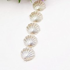 Coastal Seashell Garland with Seaweed & Pearls，This 30-foot ivory shell garland