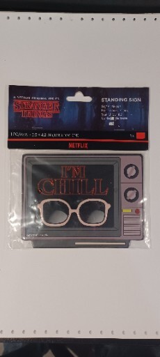 Stranger Things «I’M CHILL» TV w/Sunglasses Standing Sign 5.5″ X 4.2″ – NEW!