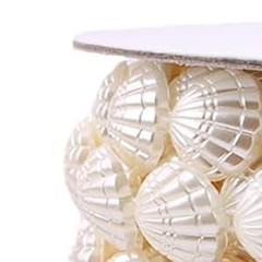 Coastal Seashell Garland with Seaweed & Pearls，This 30-foot ivory shell garland