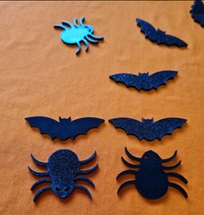 HALLOWEEN Reversable Party Decorations, Trick or Treat Goodies, Fun Craft Mix