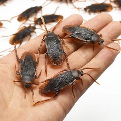 Fake Plastic Cockroaches Prank Toys Halloween Joke Bugs Party Decoration Props