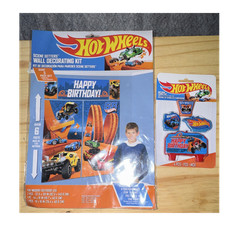 Hot Wheels Wall Decorating Kit + Birthday Candle Set 171551/671551