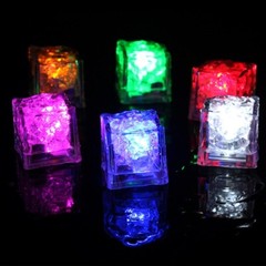 Liquid Flashing Blinking Glowing Light up Ice Cubes for Bar