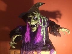 ANIMATED WITCH GROUNDBREAKER HALLOWEEN DECOR PROP SCARY SOUND LIGHT MOVEMENT