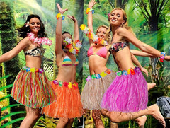 12PCS Hawaiian Luau Hula Skirts with 12PCS Wristbands for Tropical Party Favors