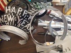 NEW YEAR’S EVE/EVENT PARTY KIT BLACK/SILVER HAT/SILVER BEADS (KIT FOR 25 PEOPLE)