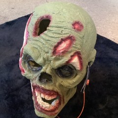 Halloween Large realistic plaster Zombie head, 13″ x 11″,working light,BNWT.