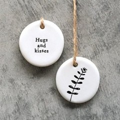 Mini Porcelain Hanging Tag – Hugs And Kisses – East Of India