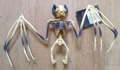 HANGING BAT SKELETON creepy Town 30x17x5cm Solid Plastic Funky Halloween Fun