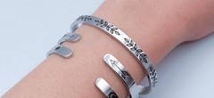 NEW! Engraved Cuff Bracelets Stainless Steel FRIENDS ARE THE FAMILY WE CHOOSE