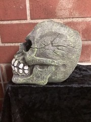 Halloween Prop – Dark Grey Distressed Dynamic Skull Prop