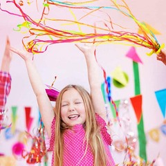 20Pack No Mess streamers,Romantic Colorful Hand Throw Streamers Poppers