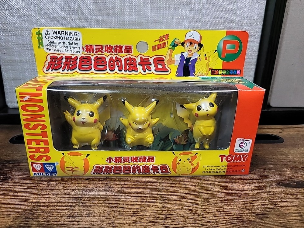 ~NEW IN PKG. – POKEMON PIKACHU ~PLASTIC , AULDEY , TOMY 2″ FIGURES APPROX.