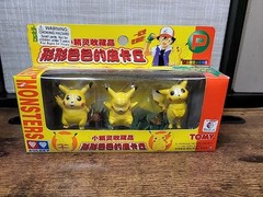 ~NEW IN PKG. – POKEMON PIKACHU ~PLASTIC , AULDEY , TOMY 2″ FIGURES APPROX.