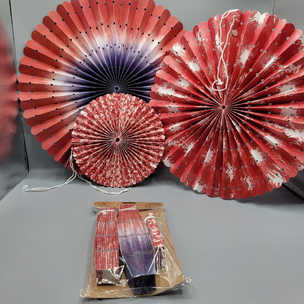 Red Paper Fans For Holidays NWT From TAG, Thick Coated Paper With Magnet Closure