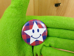 Patriotic Happy Face Star Mini Pin Plaid Checkered Novelty Party Metal Round 14+