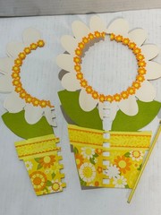 Vintage Hallmark Plan A Party Daisy Days Honeycomb Floral Table Centerpiece
