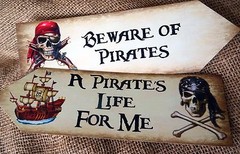 Set of 4 Pirate Skull & Crossbones Party Decoration Arrows Signs