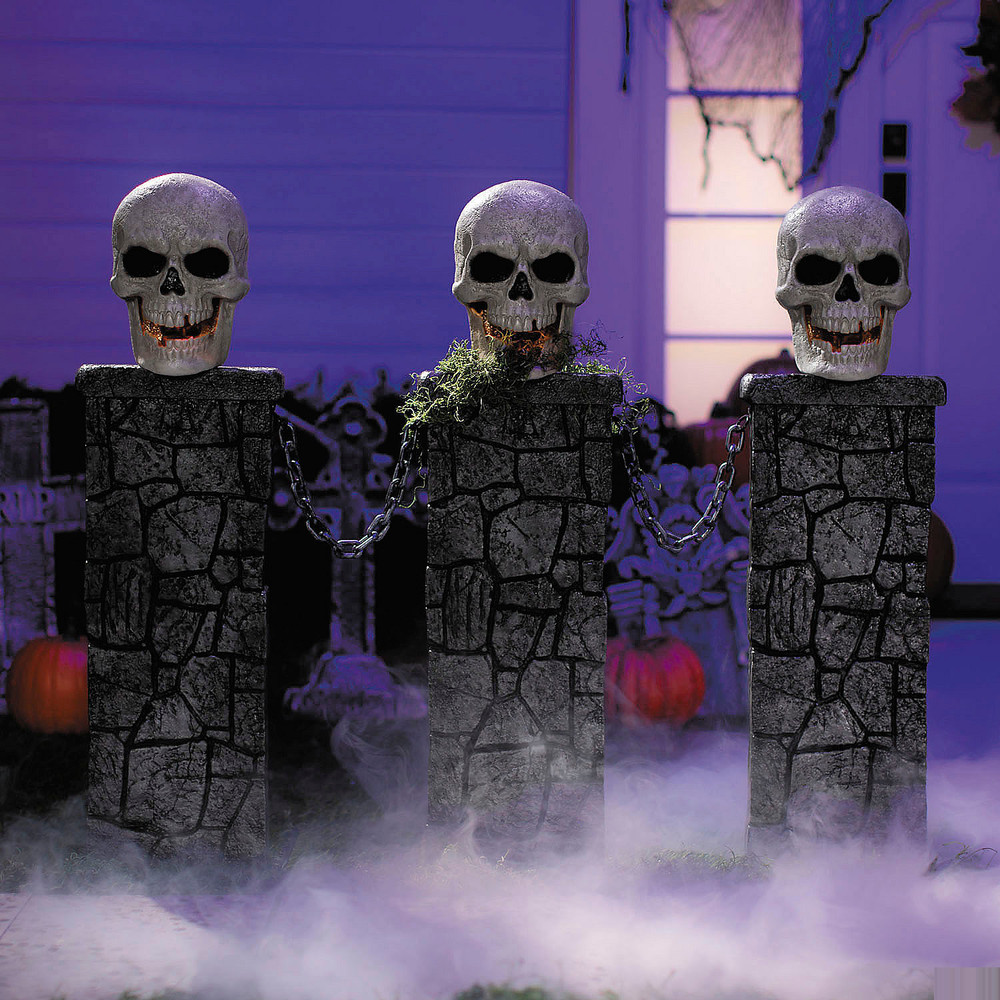 Light-Up Skull Pedestal Fence w/ Chains Halloween Yard Decoration 4 Ft. x 3 Ft.