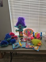 Trolls Party Supplies And Toys Bundle