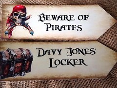 Set of 4 Pirate Skull & Crossbones Party Decoration Arrows Signs