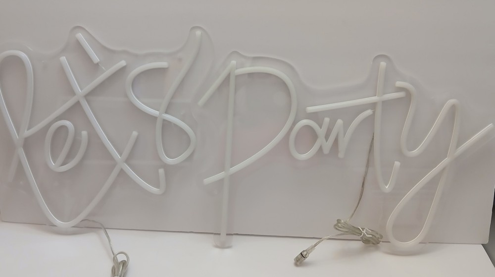 White LED Light Up «Let’s Party» Plastic Party Sign, Text Pattern Party Theme