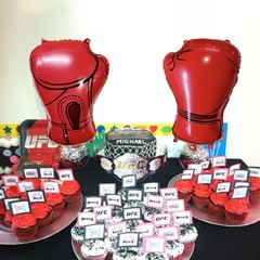 Ysqool 4Pcs Inflatable Boxing Gloves Balloons, Boxing Birthday Party Decorati…