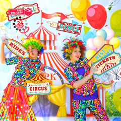 Hooqict 20 Pieces Carnival Decorations Circus Theme Small, red, yellow, blue