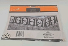 Halloween Graveyard Haunted House Spooky Skull 25 ft x 12 In Plastic Wall Border