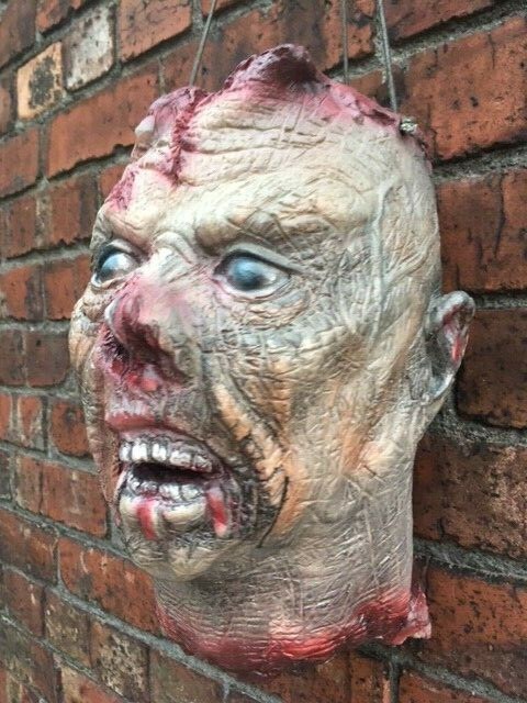 ZOMBIE SEVERED HEAD LATEX LIFE SIZE HALLOWEEN PROP DECORATION FANCY DRESS 45CM