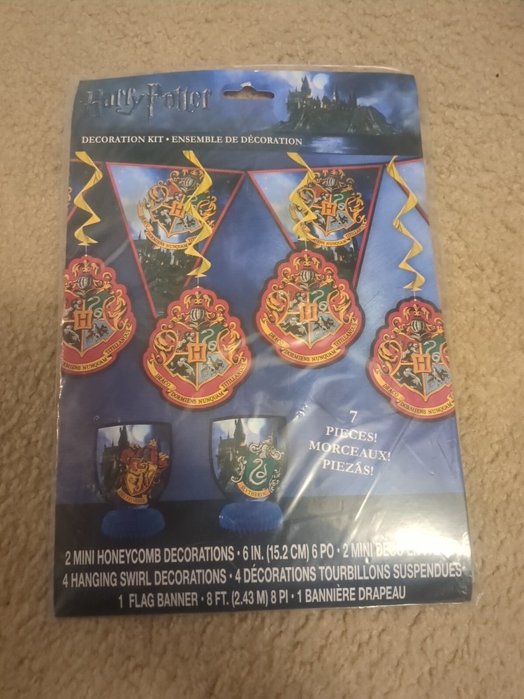 HARRY POTTER Hogwarts Houses ROOM DECORATING KIT (7pc) ~ Birthday Party Supplies