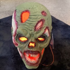 Halloween Large realistic plaster Zombie head, 13″ x 11″,working light,BNWT.