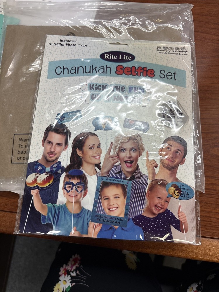 NIP 10 Pieces Hanukkah Photo Booth Props Kit Happy Chanukah Party Photo Selfie