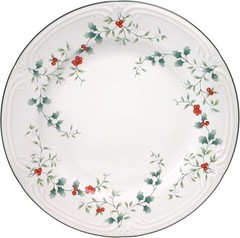 Pfaltzgraff Winterberry 10-1/2-Inch Dinner Set of 4, 10 1/2 inches, White