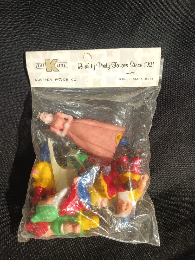 Snow White & the Seven Dwarfs Vintage Party Favors Cake Toppers NEW
