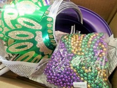 FESTIVE PARTY/EVENT KIT BEADS/HATS/TIARAS/MARDI GRAS (ASSORTMENT FOR 25 PEOPLE)