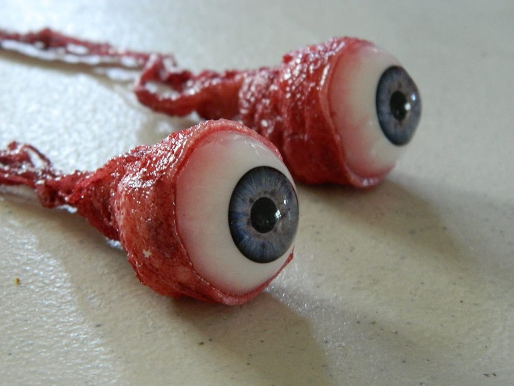 Realistic Ripped Out Bloody Eyeball for Halloween Cosplay Party Fake Scary Props