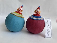 Blue clown Surprise Ball From Topps Malibu 12 Prizes Hidden Inside