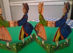 Swedish Dancing Couple Fold-Out Paper Row Table Decor