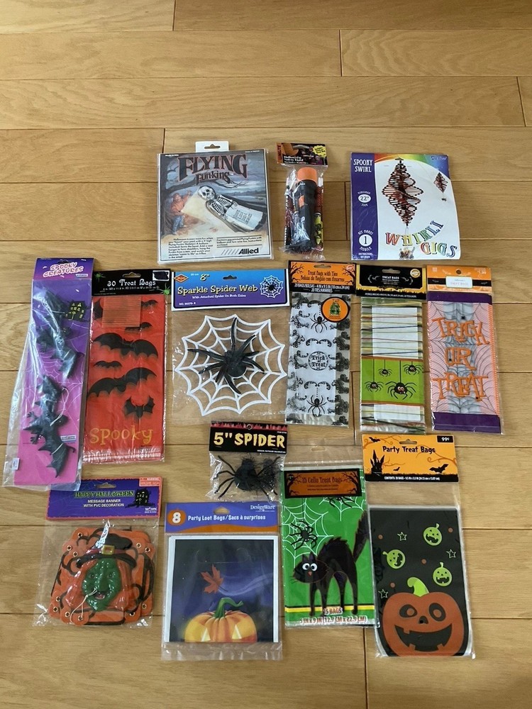 Vintage Halloween Lot 14 Pieces Spiders Bats Banner Flash Light Treat Bags NEW