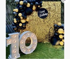 30 piece Gold Sequin Party Backdrop, Plastic Birthday Photo Background Decor