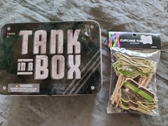 Tank In A Box With Plastic Soldiers and cupcake toppers (T7)