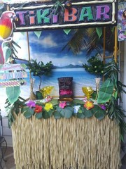Tropical Plastic Tiki Hut Drink/Food Tabletop Station w/ Palm Leaf Garland #237