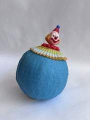 Blue clown Surprise Ball From Topps Malibu 12 Prizes Hidden Inside
