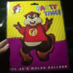 NEW Buc-ee’s Beaver Figural Cake Candle And Mylar Beaver Balloon Bundle